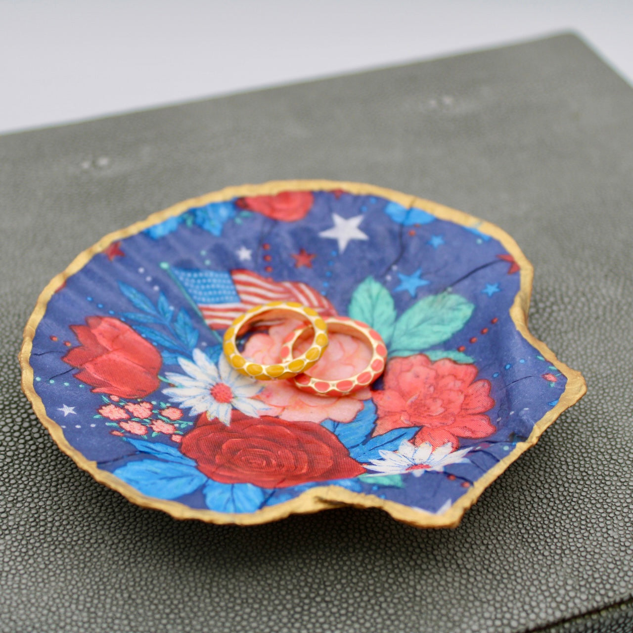 Floral Flag Shell